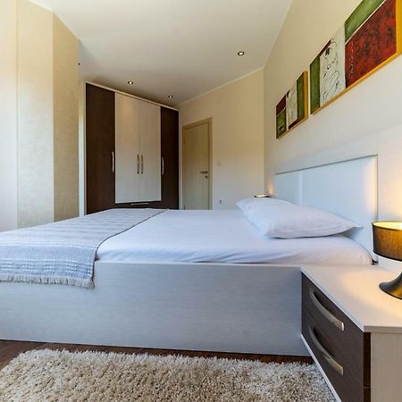 בודווה Apartments Crystall מראה חיצוני תמונה