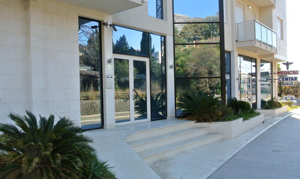 בודווה Apartments Crystall מראה חיצוני תמונה
