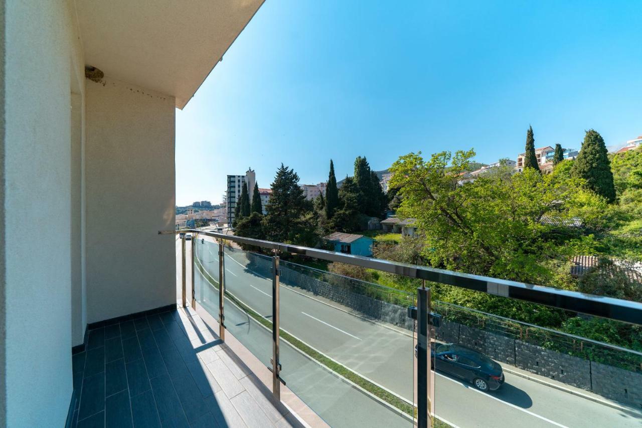 בודווה Apartments Crystall מראה חיצוני תמונה