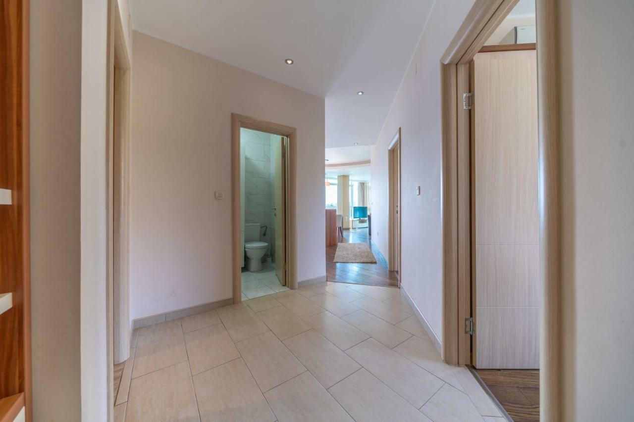 בודווה Apartments Crystall מראה חיצוני תמונה