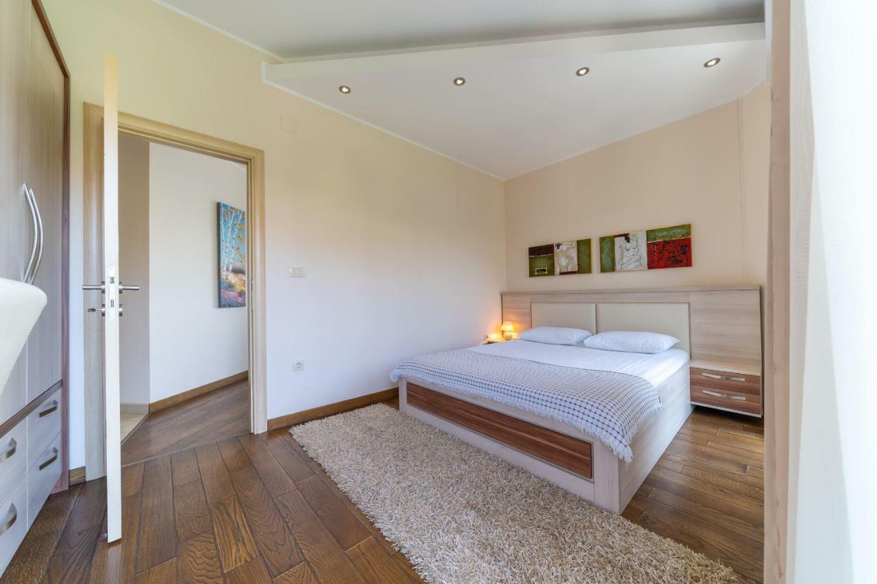 בודווה Apartments Crystall מראה חיצוני תמונה