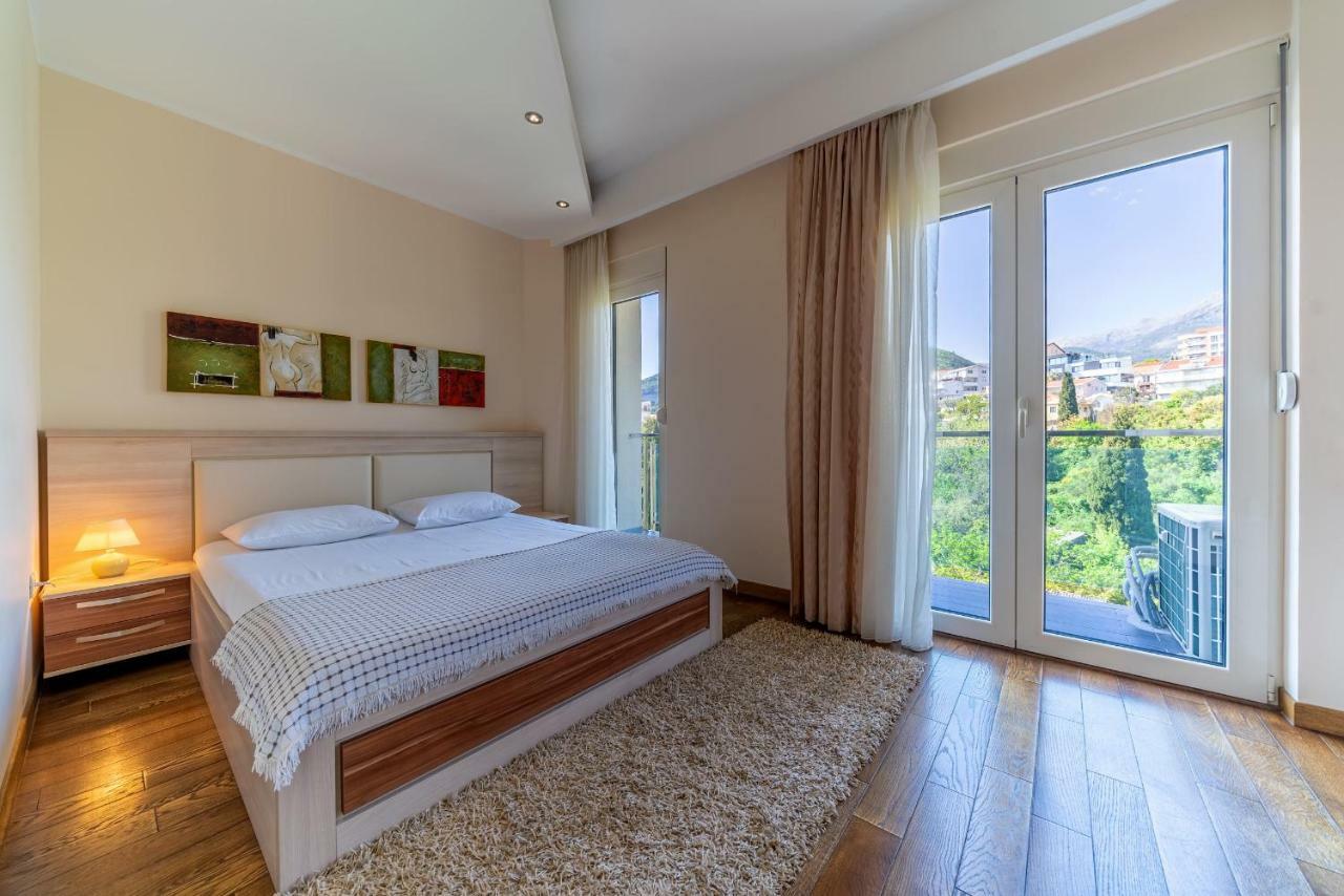 בודווה Apartments Crystall מראה חיצוני תמונה