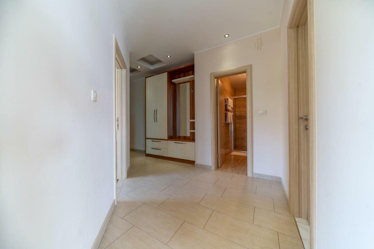 בודווה Apartments Crystall מראה חיצוני תמונה